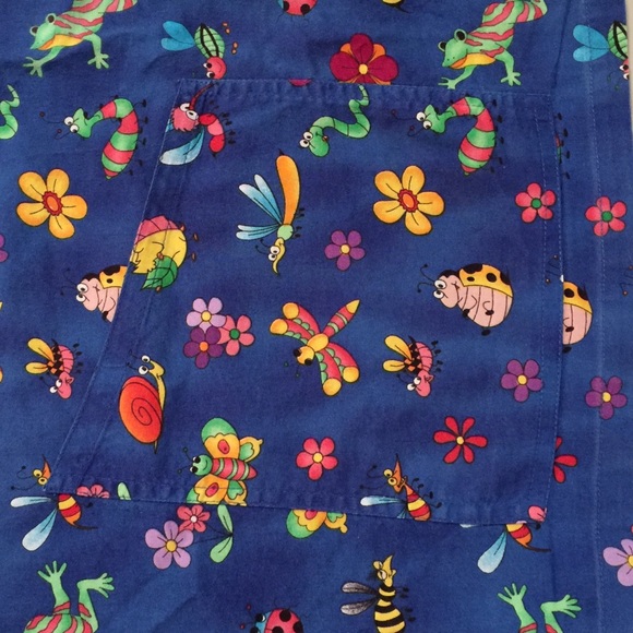 ▫️Crazy Scrubs Scrub Top with Flowers, Bugs, Frogs - Picture 9 of 16